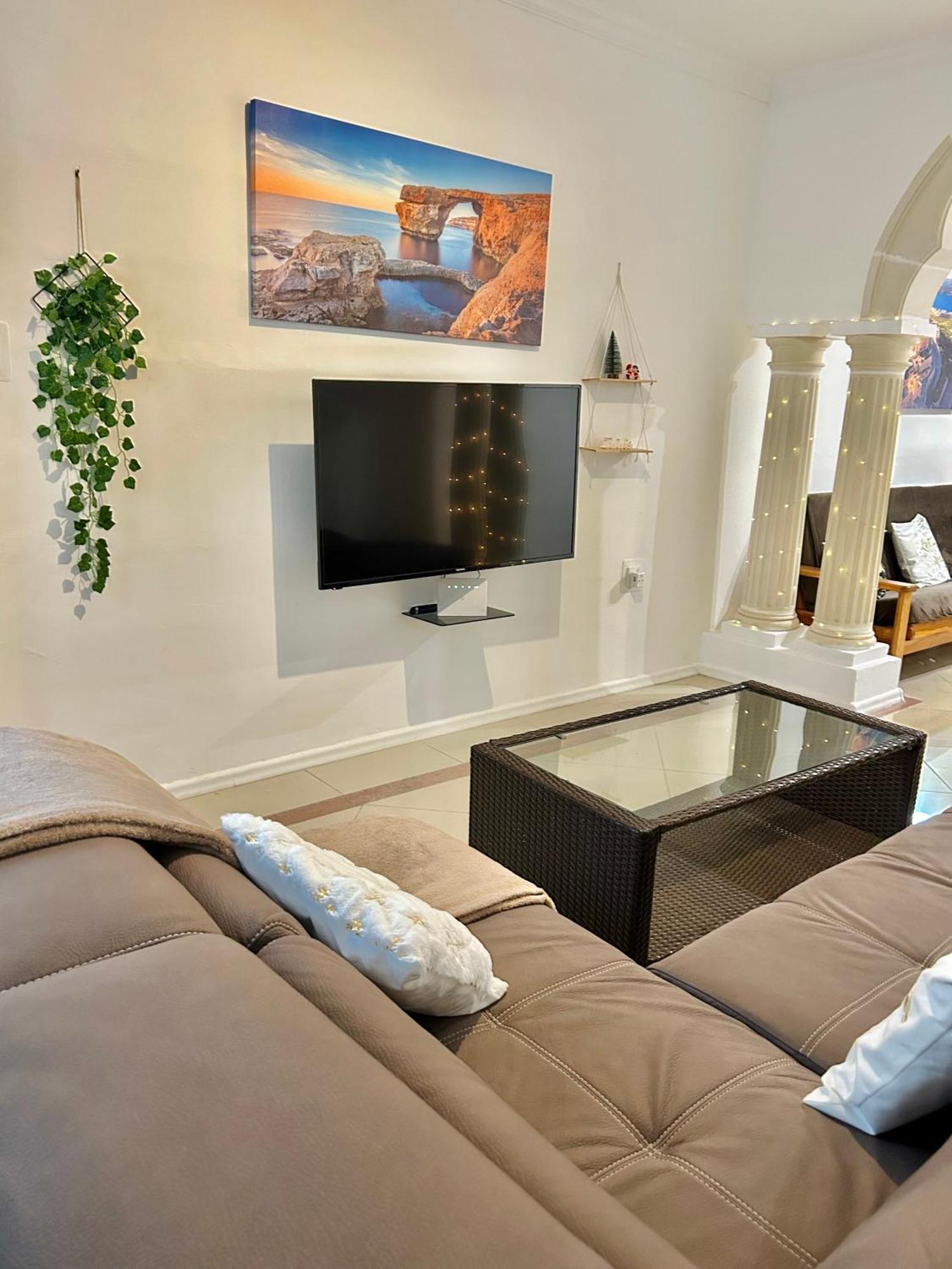 Beach Front 3-Bedroom Holiday Home Mellieħa Zewnętrze zdjęcie